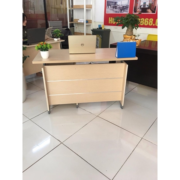 Bàn làm việc giá rẻ fami có hộc BLVG-FMCH-383