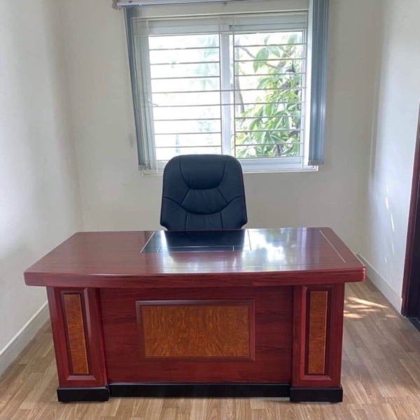 Bàn giám đốc màu nâu cánh dán 1m6