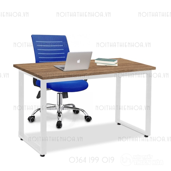 Bàn nhân viên chân u trắng 620