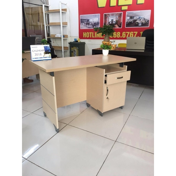Bàn làm việc giá rẻ fami có hộc BLVG-FMCH-383